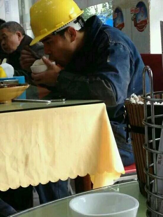 網(wǎng)友調侃：周周，慢點吃