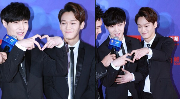 EXO成員張藝興和金鐘大作為代表上臺(tái)領(lǐng)獎(jiǎng)，最受歡迎組合獎(jiǎng)也是實(shí)至名歸。