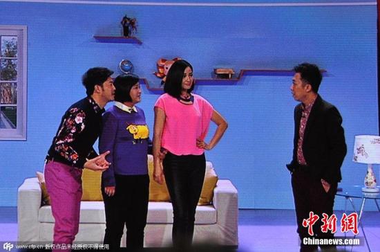 2015年2月18日晚8時，2015央視羊年春晚準時開播，各路明星大腕齊聚一臺向觀眾展示了一場奢華的