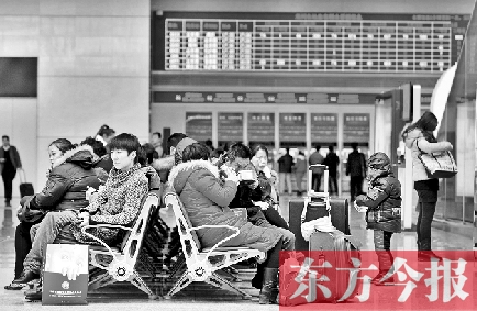 昨日，受天氣影響，多趟途經(jīng)和到達鄭州的高鐵晚點