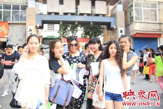 畢業(yè)和同學(xué)一起去旅行是不少考生的選擇。