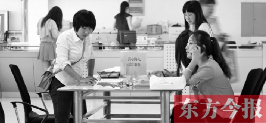 行政審批“瘦身”，不僅提高了行政效率，節(jié)約了行政資源，而且最大限度地方便了群眾