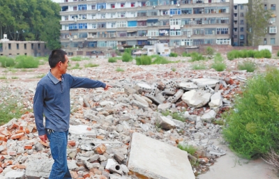 寧寧的父親說：女兒就是在這兒被打的。