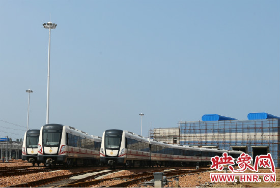 選擇地鐵出行，已經(jīng)是不少鄭州市民的首選