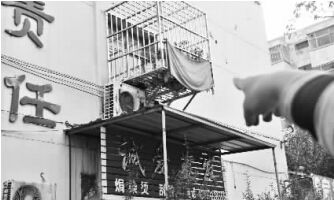 發(fā)生矛盾的一二樓鄰居，喇叭就安裝在二樓窗口。