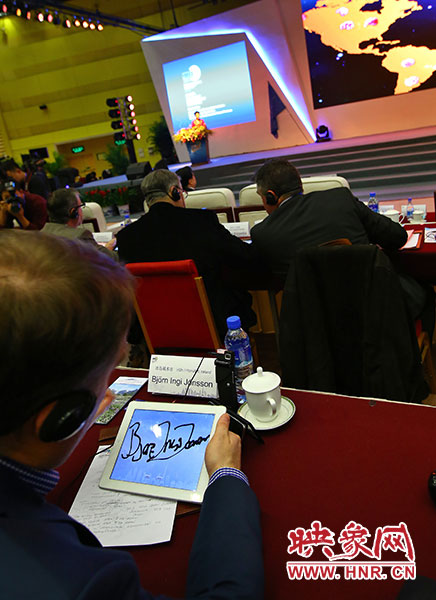 世界旅游城市市長聯(lián)盟簽名成立。