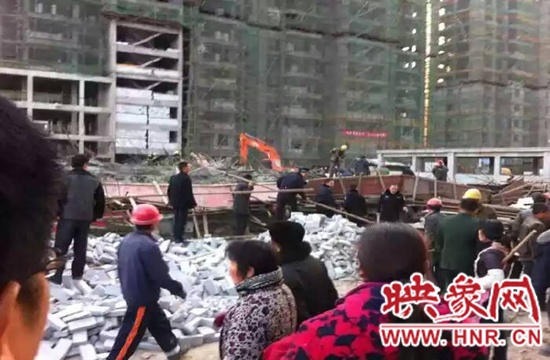 圖為事故現(xiàn)場情況，當(dāng)?shù)厝罕姽﹫D。