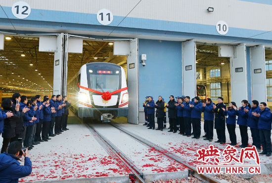 2013年12月28日鄭州地鐵第一班車(chē)發(fā)車(chē)。