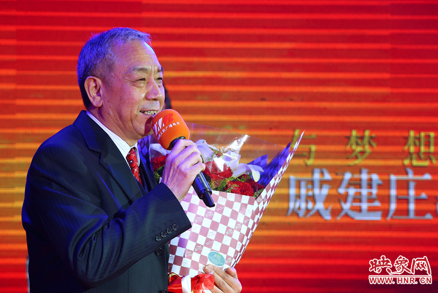 戚建莊向詩歌愛好者表達謝意。