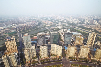 不少網(wǎng)友認(rèn)為，不動(dòng)產(chǎn)統(tǒng)一登記會(huì)使房價(jià)下跌。