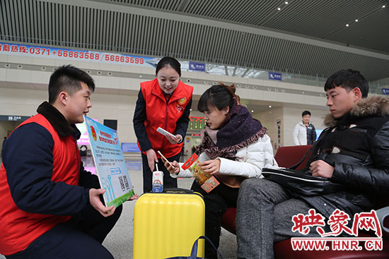 邀請旅客掃二維碼參加活動。