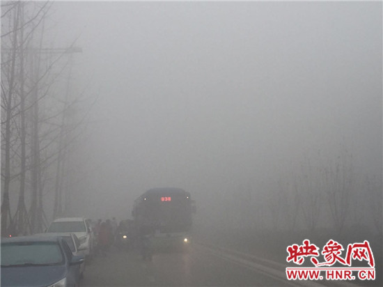12月23日鄭州突降大霧 12月23日鄭州突降大霧