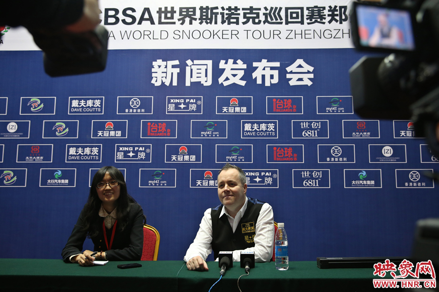 賽后希金斯參加新聞發(fā)布會(huì)，接受映象網(wǎng)記者提問