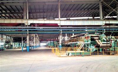 12月4日，三峽全通一個(gè)閑置的車間內(nèi)，落滿厚厚的塵土。