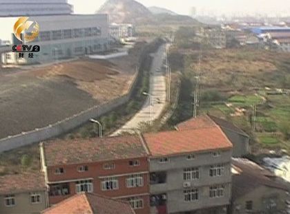 本應沒有居民樓的區(qū)域，布滿密密麻麻的樓房