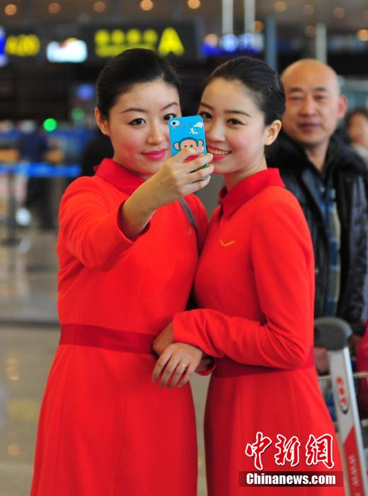 1月23日，機場工作人員在跳“快閃”舞蹈。