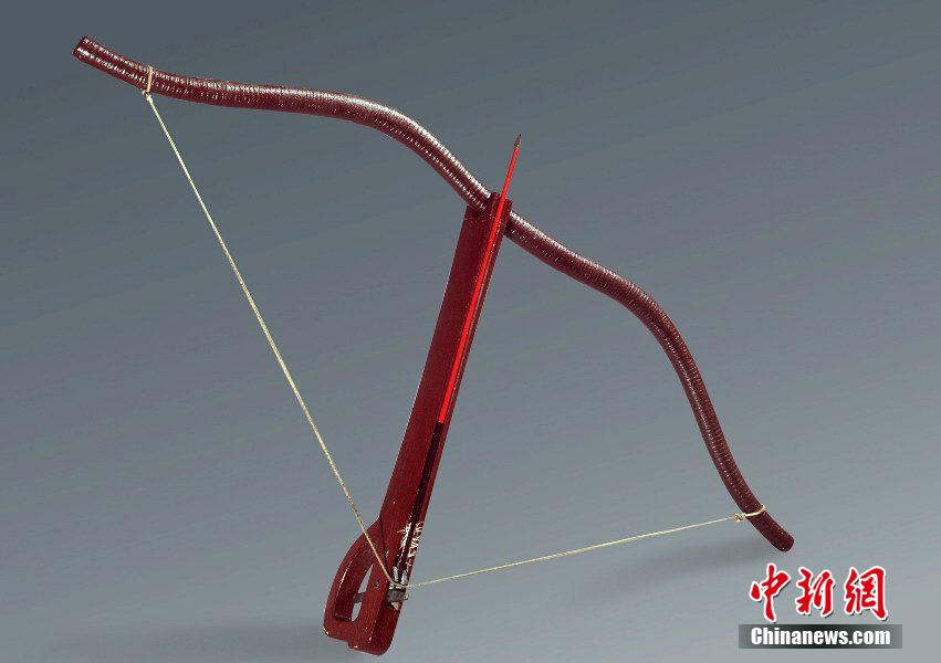 圖為弩的復(fù)制品。秦始皇帝陵博物院 供圖