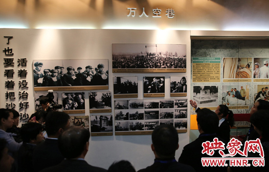 在焦裕祿紀(jì)念館，參觀的人絡(luò)繹不絕，一批批來自全國各地的黨員干部前來學(xué)習(xí)焦裕祿事跡