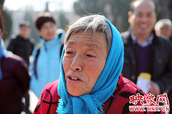 趙玉花老人講述焦裕祿的故事。