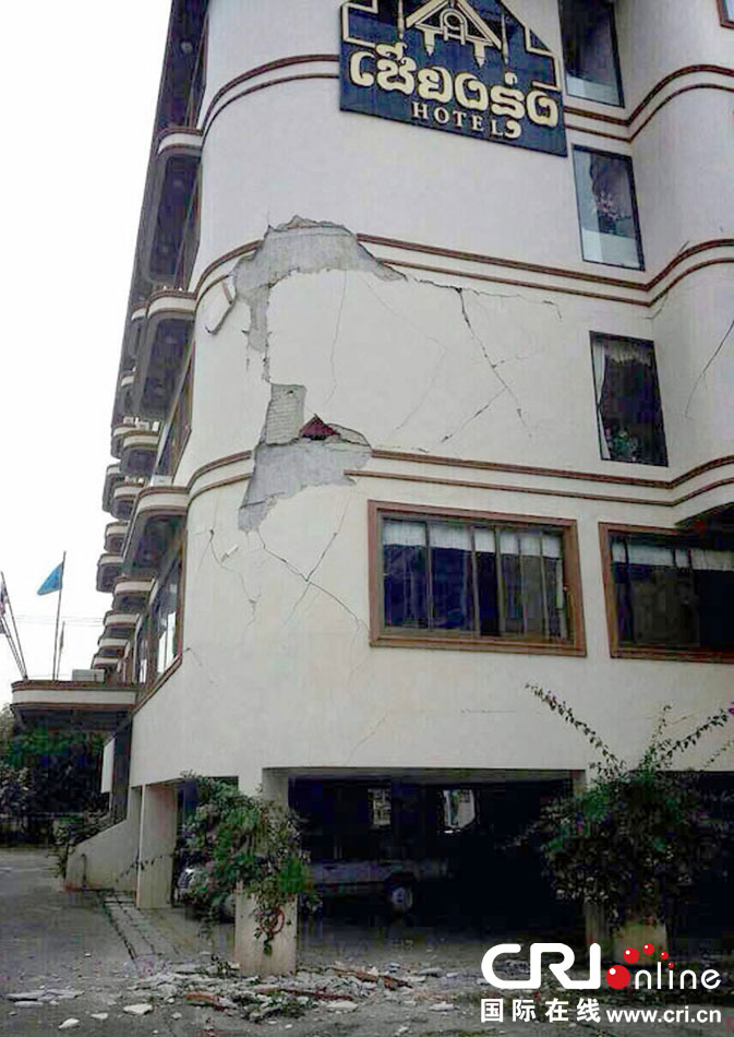 　當?shù)貢r間2014年5月5日，泰國清萊，一棟酒店大樓墻皮脫落。 圖片來源：東方IC