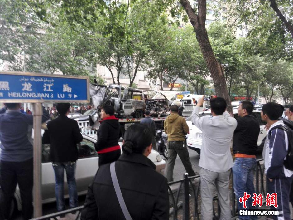 自治區(qū)和烏魯木齊市有關(guān)部門(mén)迅速處置，傷員已全部送往醫(yī)院救治。