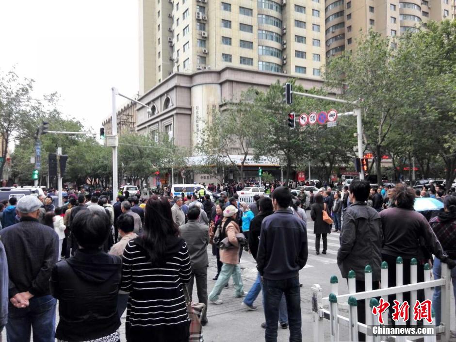 自治區(qū)和烏魯木齊市有關(guān)部門(mén)迅速處置，傷員已全部送往醫(yī)院救治。