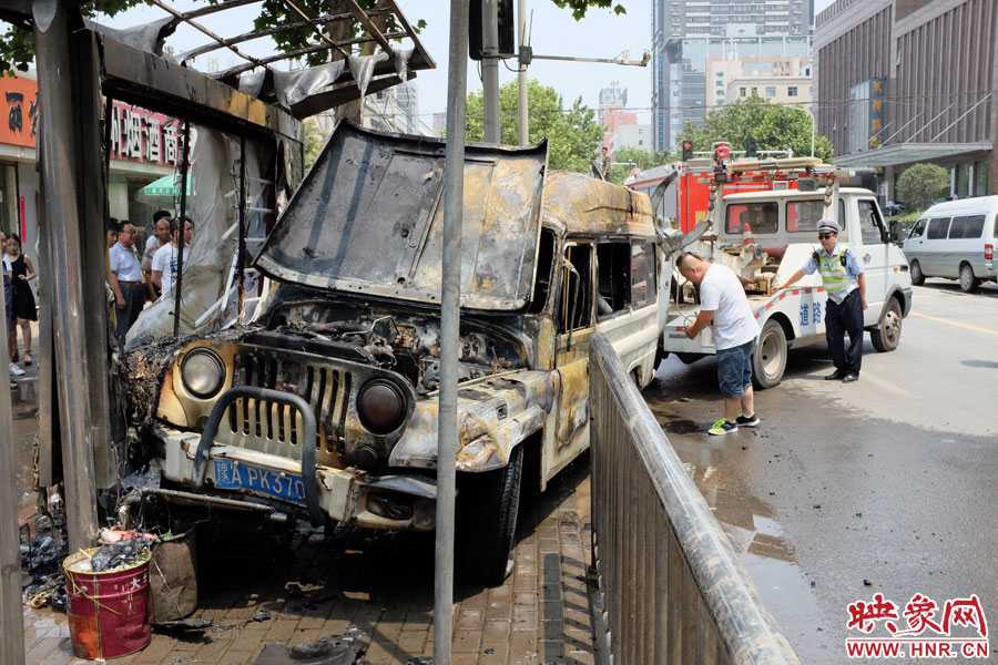 吉普車燒毀嚴(yán)重，基本報廢。