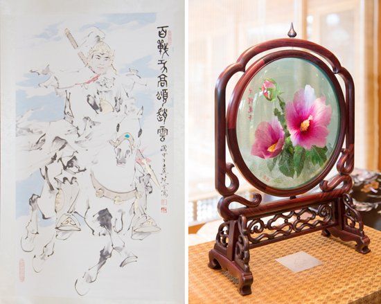 　當?shù)貢r間2014年7月4日，中國國家主席習近平向韓國總統(tǒng)樸槿惠贈送的趙云畫像（左）和木槿花玻璃工藝