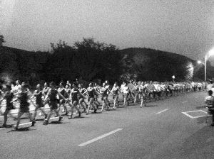 廣場舞大媽“轉(zhuǎn)行”，徐州每晚萬人暴走