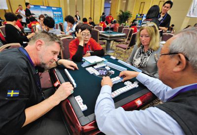 2012年10月28日，重慶，“第三屆世界麻將錦標(biāo)賽”拉開戰(zhàn)幕，不少國外選手前來參賽。