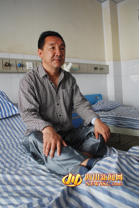 病床上的馬建華，羅本平攝。