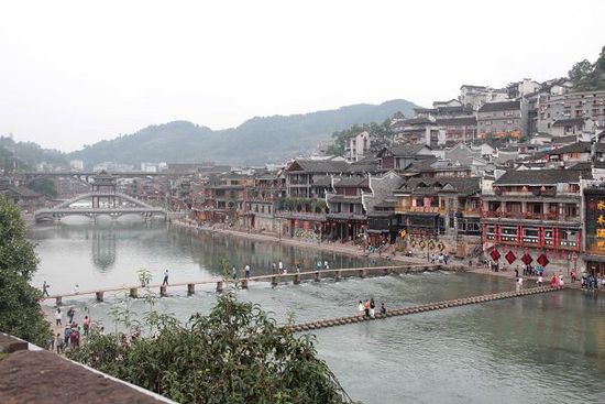 鳳凰古城以被吐槽七次高居最想吐槽榜榜首，而這七次吐槽全部來自在鳳凰古城隨機(jī)采訪的10名游客中。