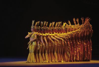 在歡迎晚宴上，上演經(jīng)典節(jié)目千手觀音。新華社發(fā)