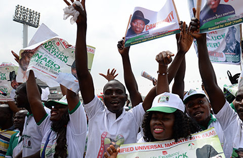 11日，喬納森總統(tǒng)的支持者在集會(huì)現(xiàn)場(chǎng)。