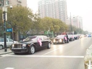 豪華婚禮車隊。(網(wǎng)友供圖)