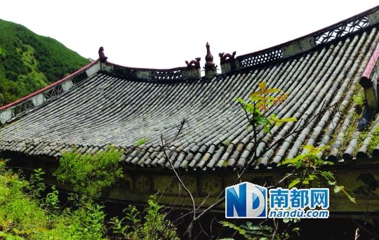 　照光寺在致歉微博中稱，該寺位于蒼山之上，年久失修，且沒(méi)有防火通道。