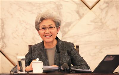 3月4日，十二屆全國(guó)人大三次會(huì)議在人民大會(huì)堂舉行新聞發(fā)布會(huì)，大會(huì)發(fā)言人傅瑩回答中外記者的提問(wèn)。