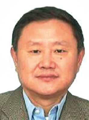 胡奉憲 現(xiàn)年60歲，外逃前任四川韻律實(shí)業(yè)發(fā)展公司總經(jīng)理、董事長，2009年11月逃往美國或澳大利亞。