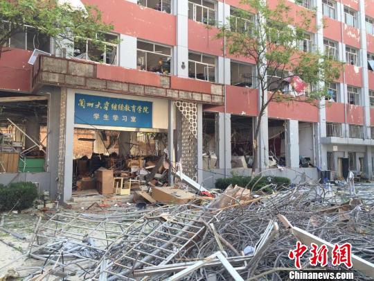 7月20日上午7點(diǎn)32分，蘭州大學(xué)醫(yī)學(xué)南校區(qū)學(xué)生公寓外一施工現(xiàn)場發(fā)生閃爆