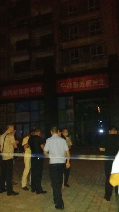 事故現(xiàn)場警方已經拉起警戒線 事故現(xiàn)場警方已經拉起警戒線