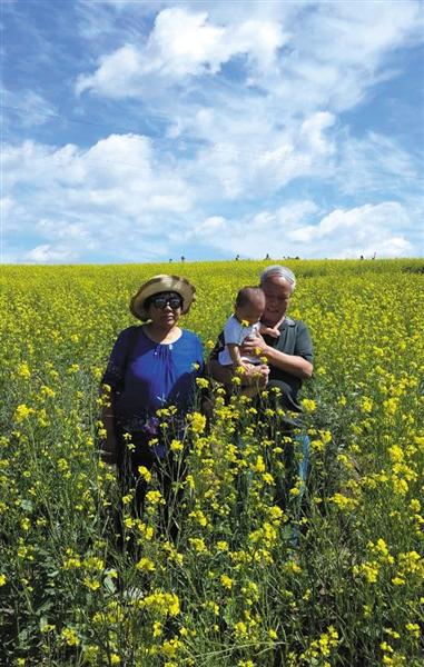 事故之前，老兩口的合影，李春同說，老兩口一輩子很少一起照相。家屬供圖