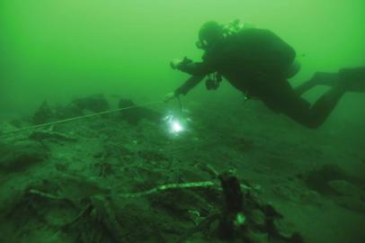 水下測(cè)繪。（圖據(jù)國(guó)家文物局水下文化遺產(chǎn)保護(hù)中心）