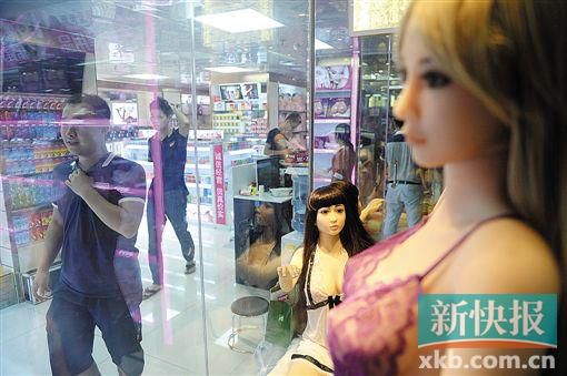 廣東成人用品市場(chǎng)調(diào)查。圖為各地的經(jīng)銷(xiāo)商都會(huì)在此進(jìn)貨。新快報(bào)記者 孫毅/攝