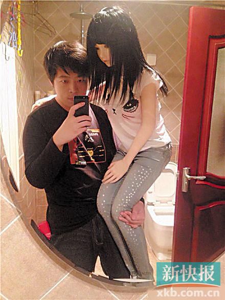 宋渤平常就是這樣抱著重20公斤的小蝶出門(mén)。 微博圖