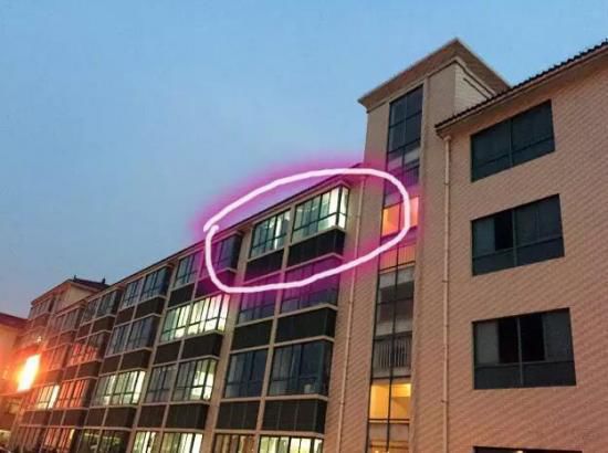 就在這間教室，吳老師在監(jiān)考中過世。