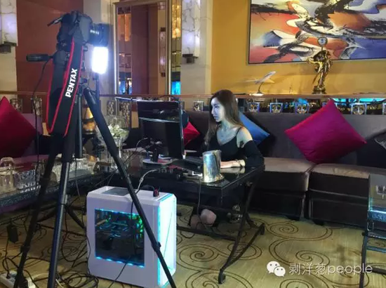 直播中的王瑞兒。攝影：于亞妮