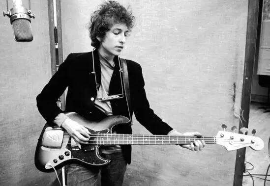 此處外事兒(微信ID：xjb-waishier)要替一個人心疼10秒鐘——自2009年以來連續(xù)八年被視為諾貝爾文學(xué)獎熱門人選的日本作家村上春樹。