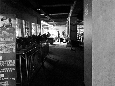 在關(guān)嶺縣，臺球廳成了輟學(xué)孩子消磨時光的最好去處 攝影/本報記者 楊寶璐