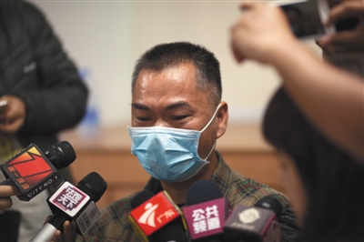 昨日，深圳，羅一笑的父親羅爾接受媒體采訪。圖/視覺中國