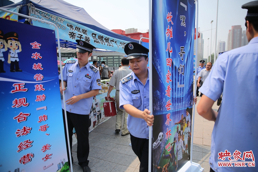 “帥哥、美女，正規(guī)合法經(jīng)營(yíng)?！? width=